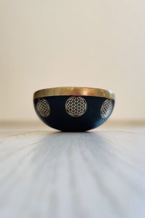 Tibetan singing bowl with engraving “Flower of Life”, Ø 18.5 cm