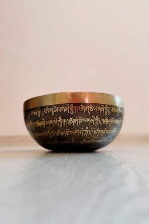 Engraved Tibetan singing bowl, Ø 15.5 cm