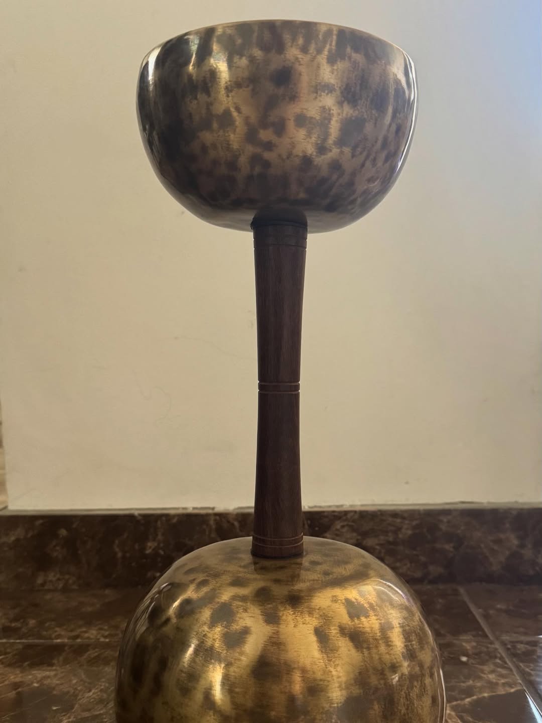 Подвійна тибетська чаша з ручкою Подвійна тибетська чаша з ручкою