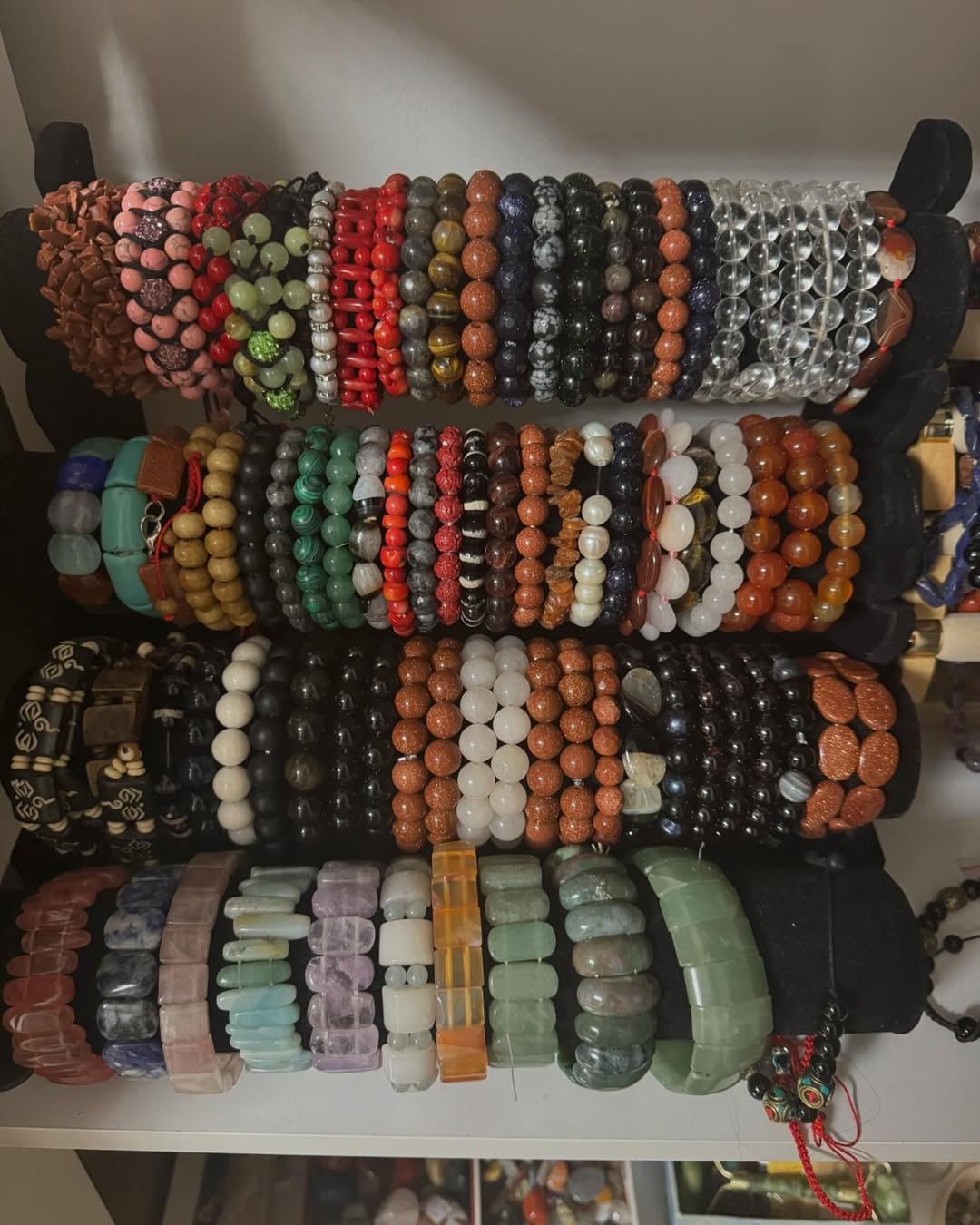 Браслети з натуральних каменів з Індії Браслети з натуральних каменів з Індії