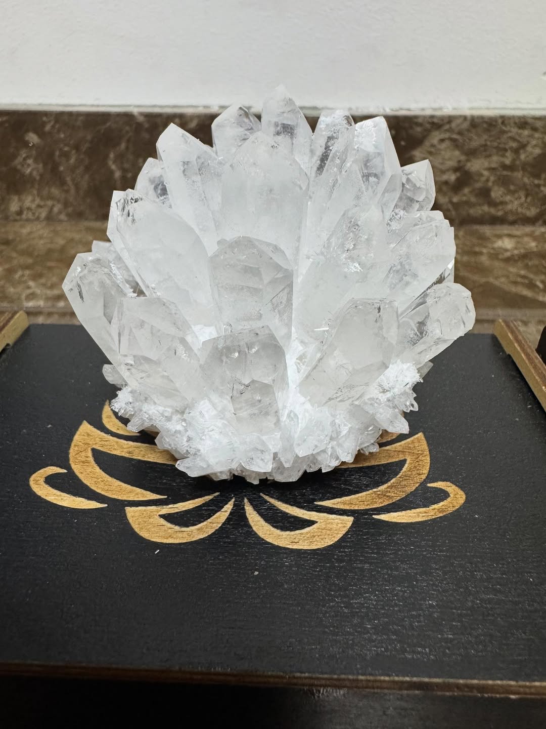 Друзи з гірського кришталю Друзи з гірського кришталю