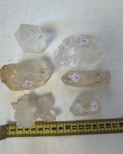 Кусочки гірського кришталю – чиста енергія природи