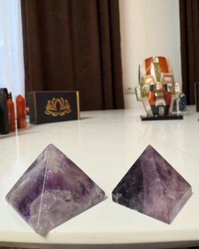 Пірамідка з аметиста