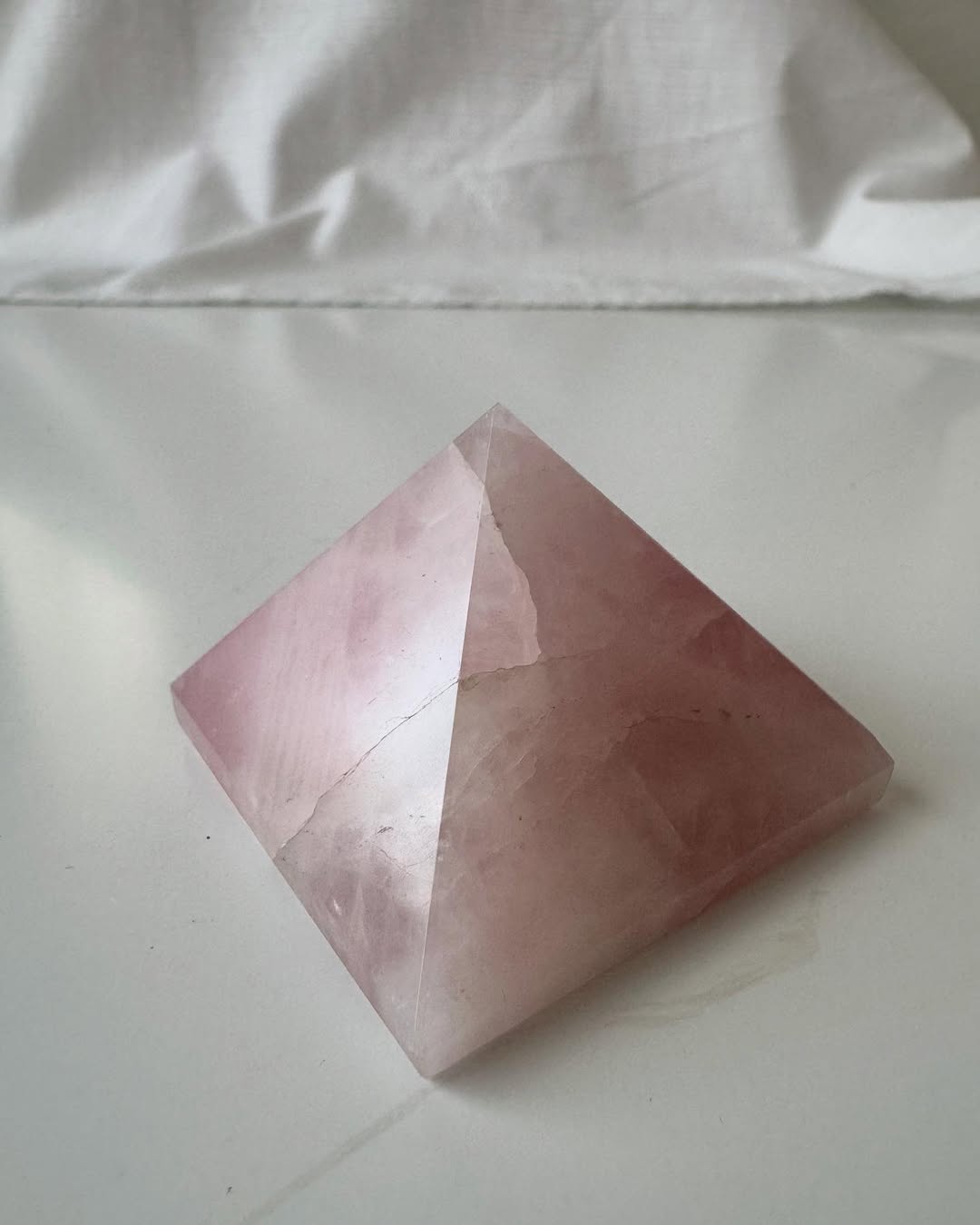 Пірамідка з рожевого кварцу Пірамідка з рожевого кварцу
