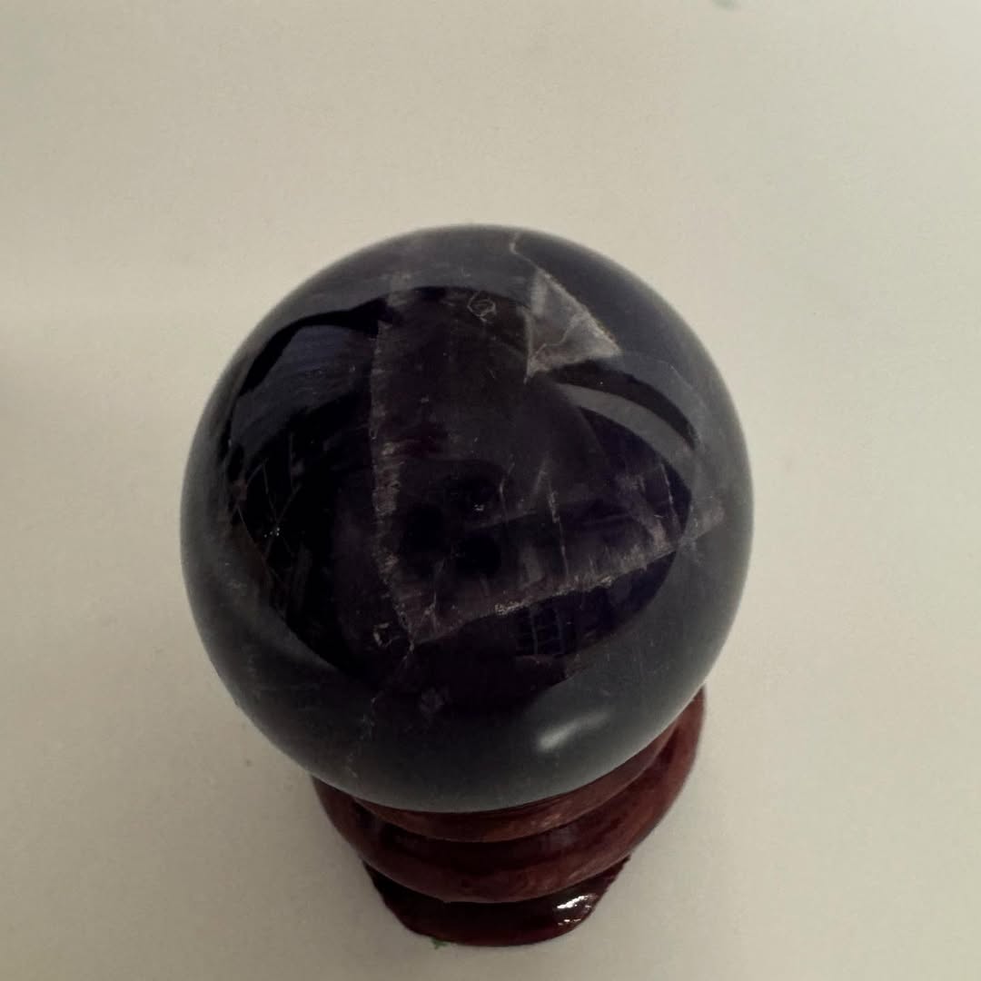 Шар з аметиста — камінь спокою, гармонії та духовної сили Шар з аметиста — камінь спокою, гармонії та духовної сили