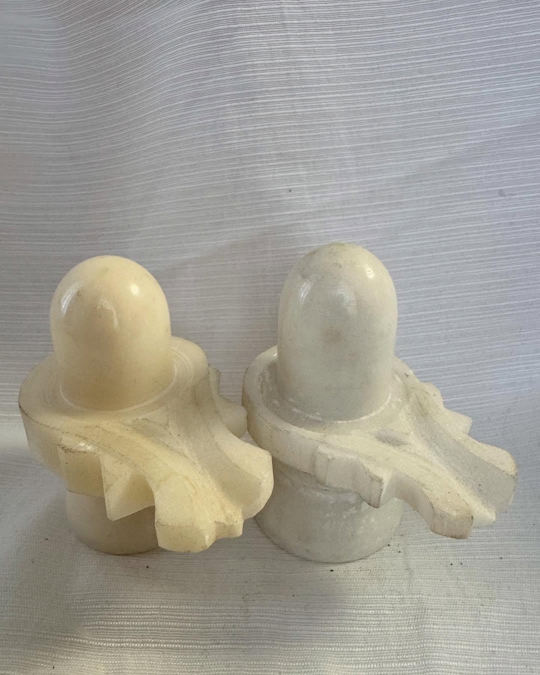 Шивалінгам із каменю — символ творчої сили Шиви Шивалінгам із каменю — символ творчої сили Шиви