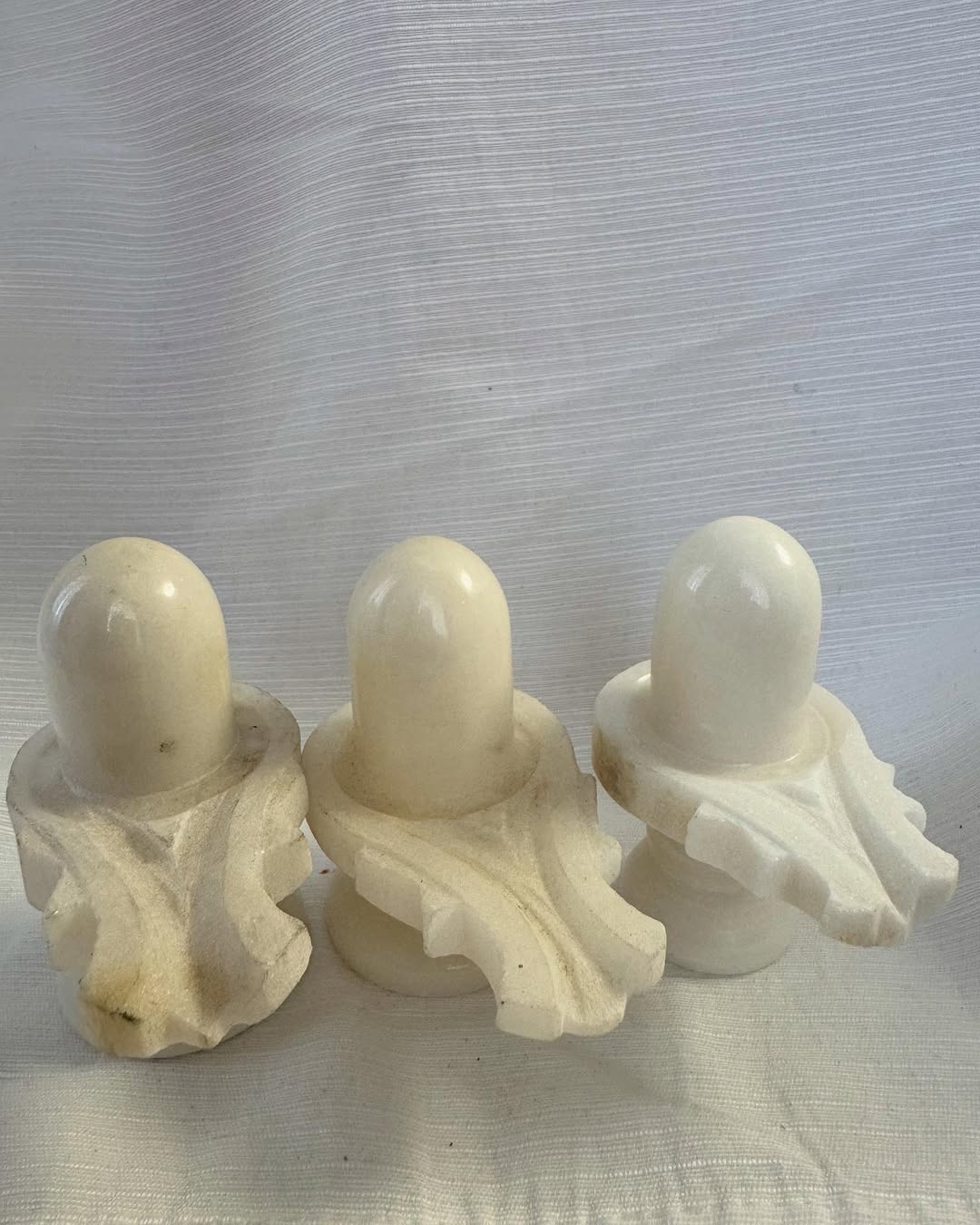 Шивалінгам із каменю — символ творчої сили Шиви Шивалінгам із каменю — символ творчої сили Шиви