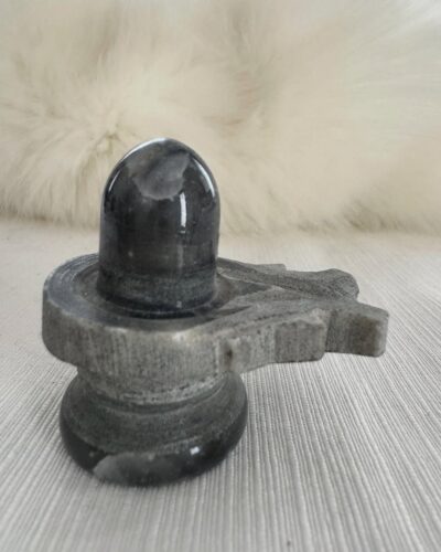 Шивлінгам із каменю