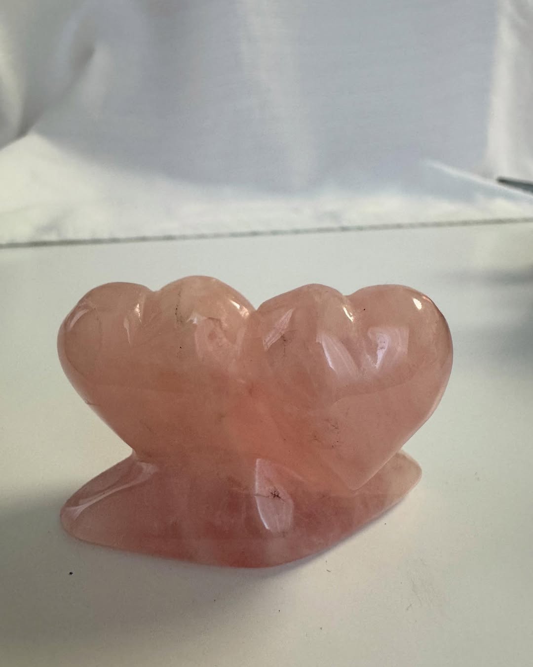 Статуетка “Два серця” з рожевого кварцу — любов, гармонія, єдність Статуетка “Два серця” з рожевого кварцу — любов, гармонія, єдність