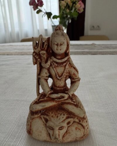 Статуетка Шиви в медитації