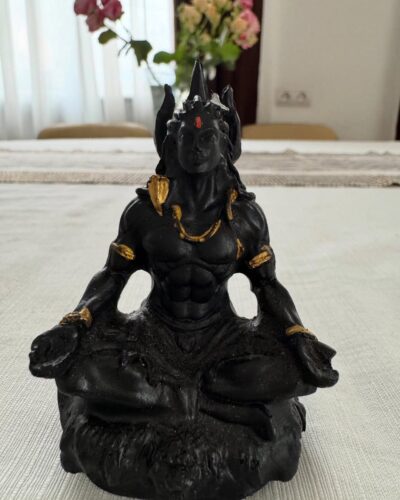 Статуетка Шиви в медитації