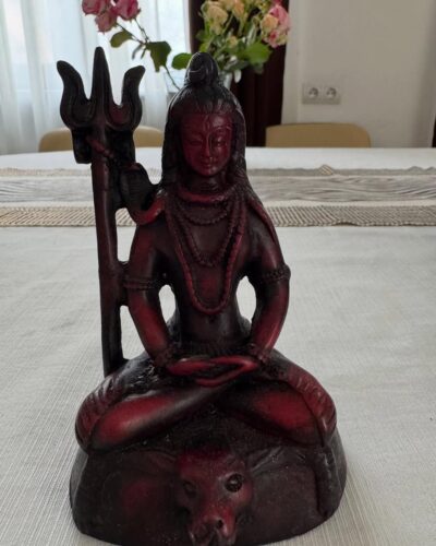 Статуетка Шиви в медитації