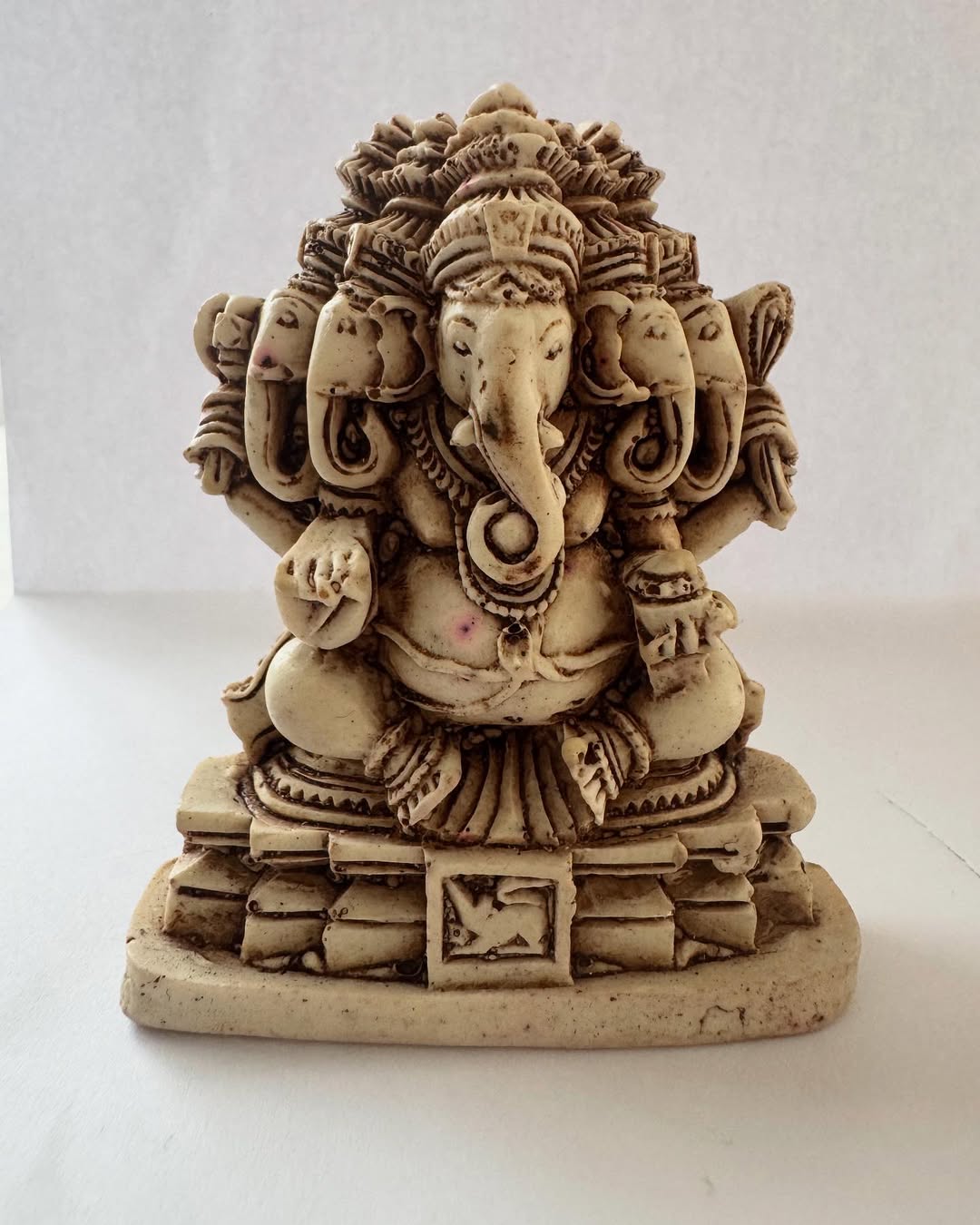 Статуетки індійських божеств Статуетки індійських божеств