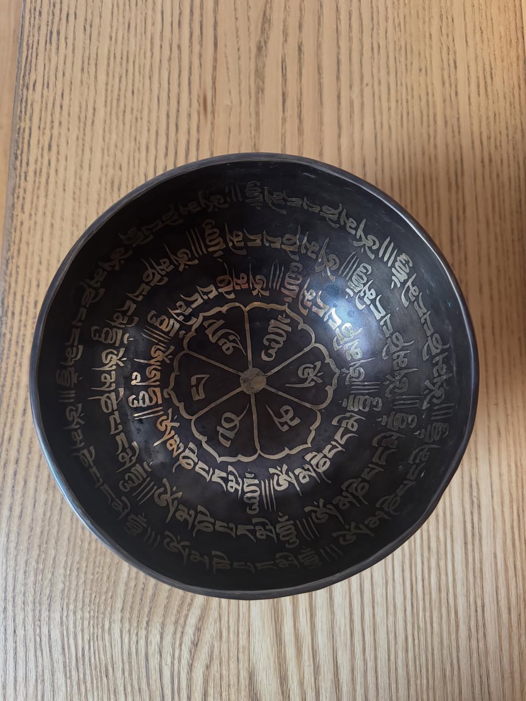 Тибетська чаша з семи металів, привезена з Непалу Тибетська чаша з семи металів, привезена з Непалу