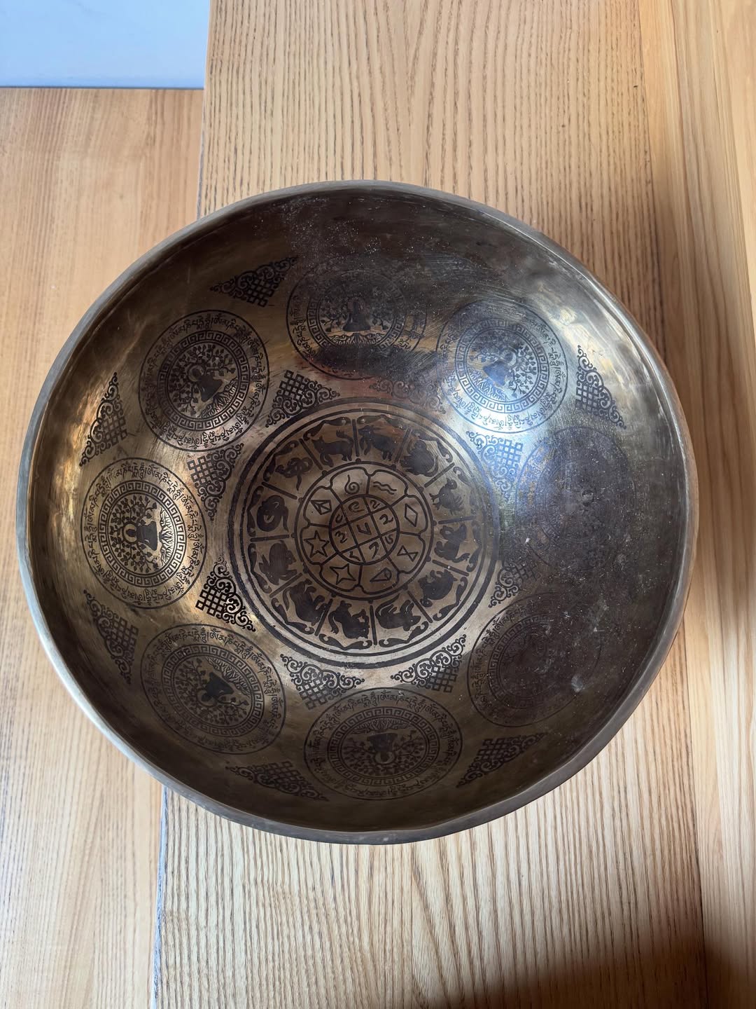 Тибетська чаша з семи металів, привезена з Непалу Ø 26 см Тибетська чаша з семи металів, привезена з Непалу Ø 26 см
